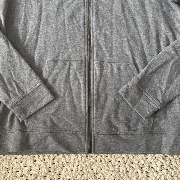 🩶 Universal Thread Hooded Jacket 🩶 - Picture 3 of 6